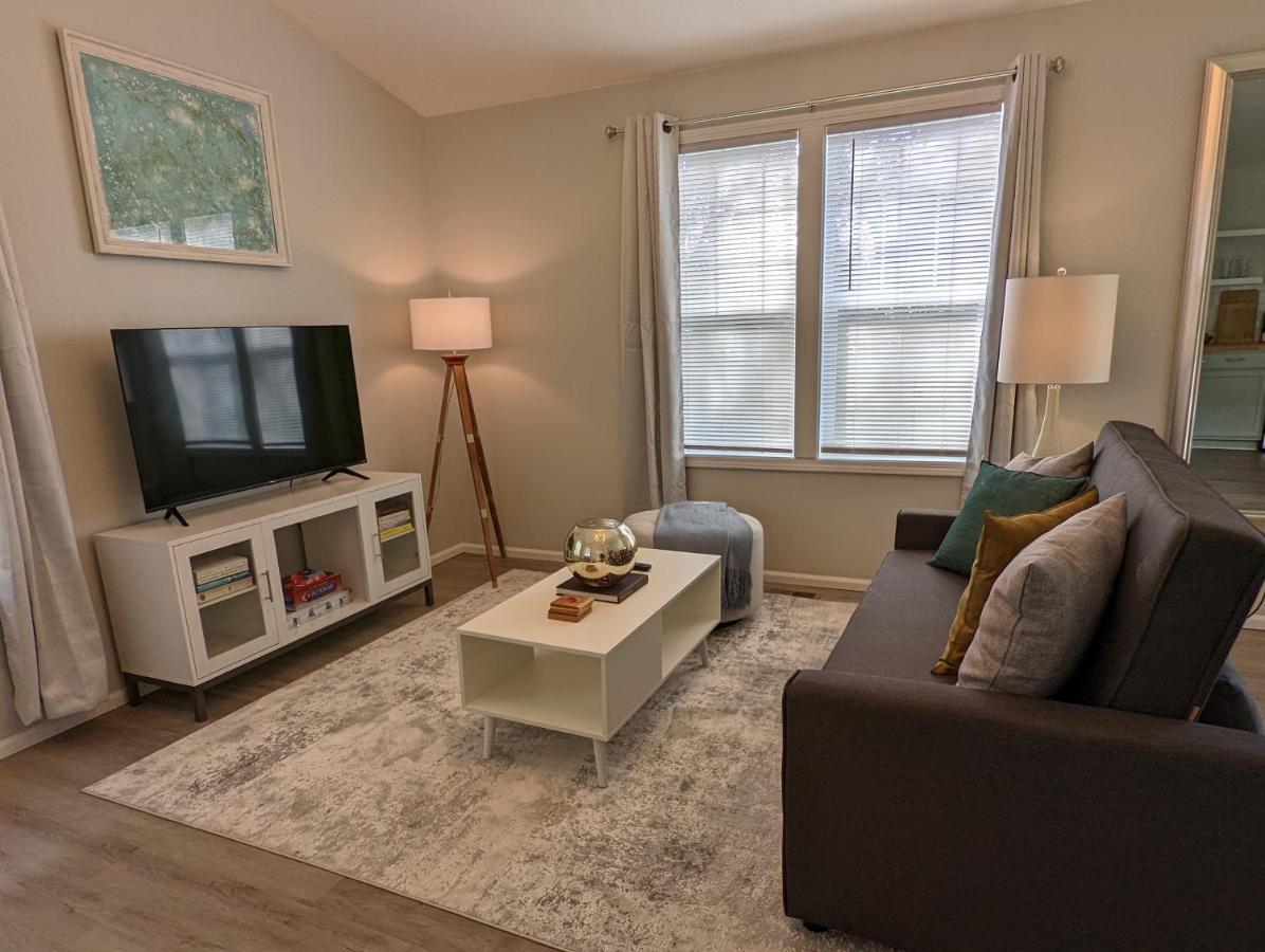 Contemporary 2-Bedroom Close To Downtown, Dining Юджийн Екстериор снимка