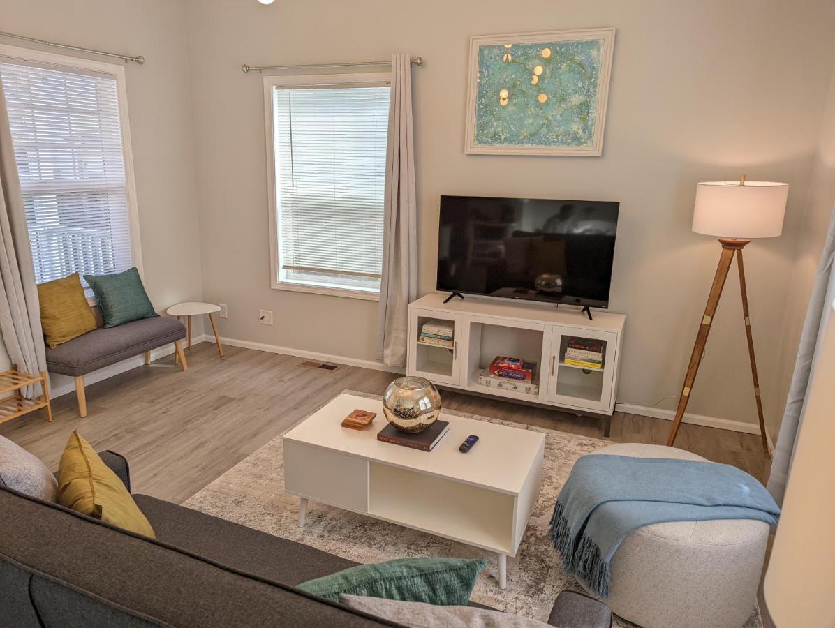 Contemporary 2-Bedroom Close To Downtown, Dining Юджийн Екстериор снимка