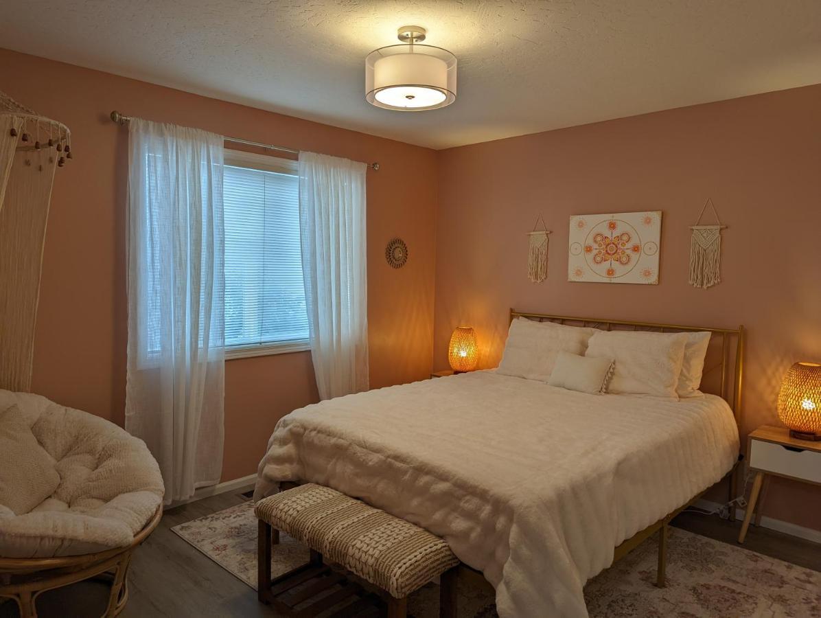 Contemporary 2-Bedroom Close To Downtown, Dining Юджийн Екстериор снимка