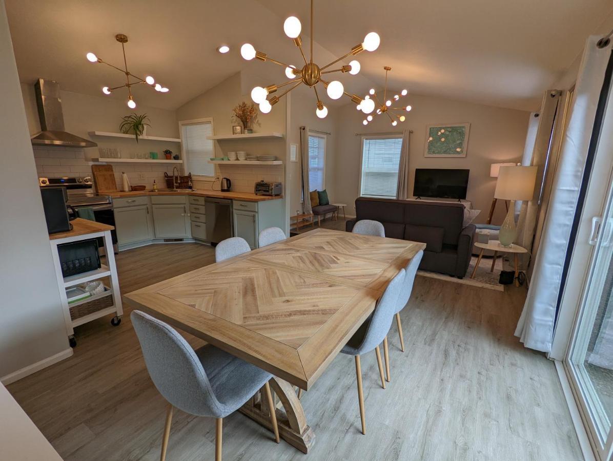 Contemporary 2-Bedroom Close To Downtown, Dining Юджийн Екстериор снимка