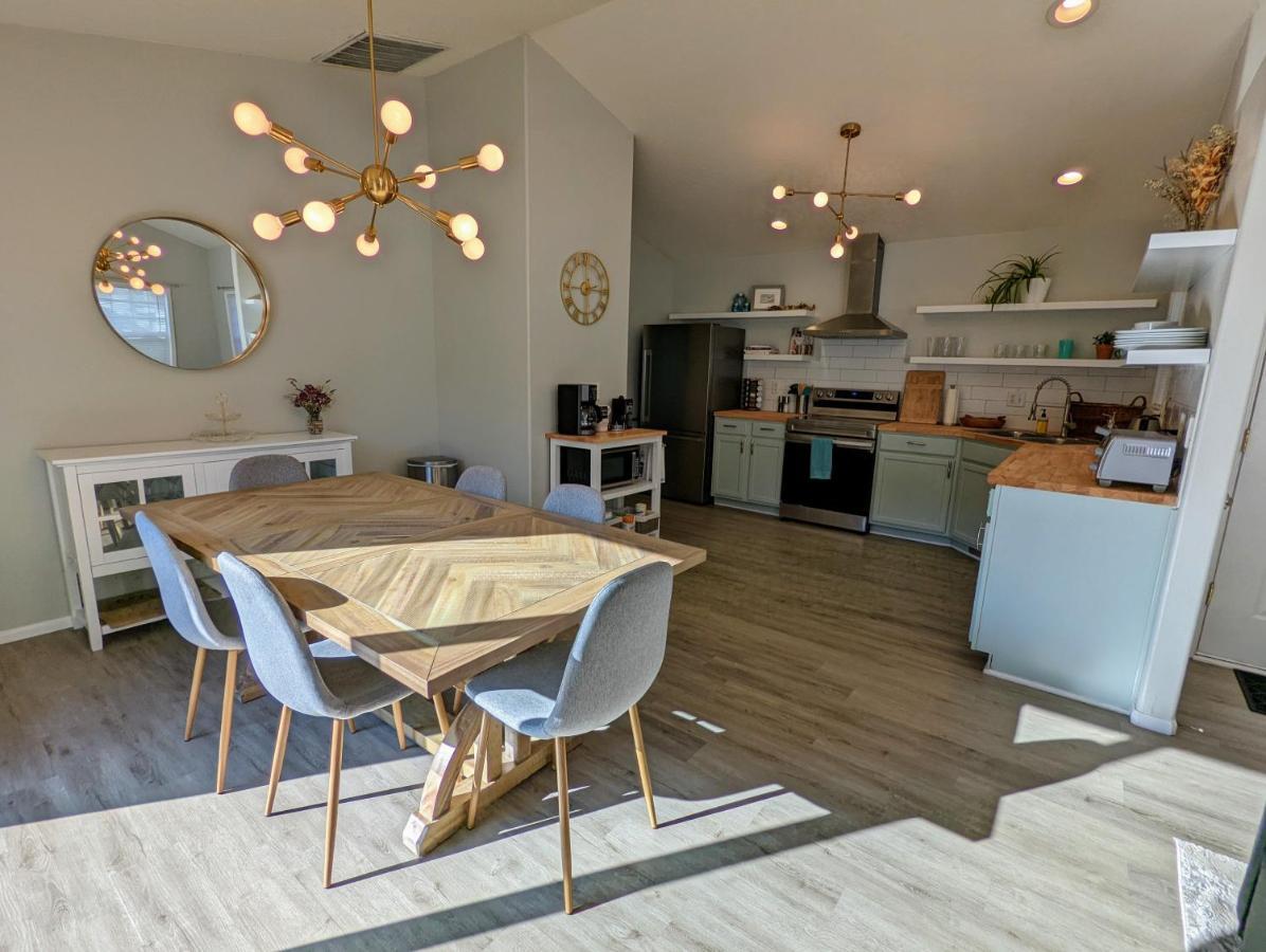 Contemporary 2-Bedroom Close To Downtown, Dining Юджийн Екстериор снимка
